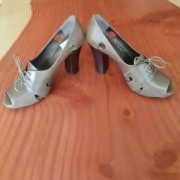 Bow Tie Chunky Heels - Picture 3 of 6